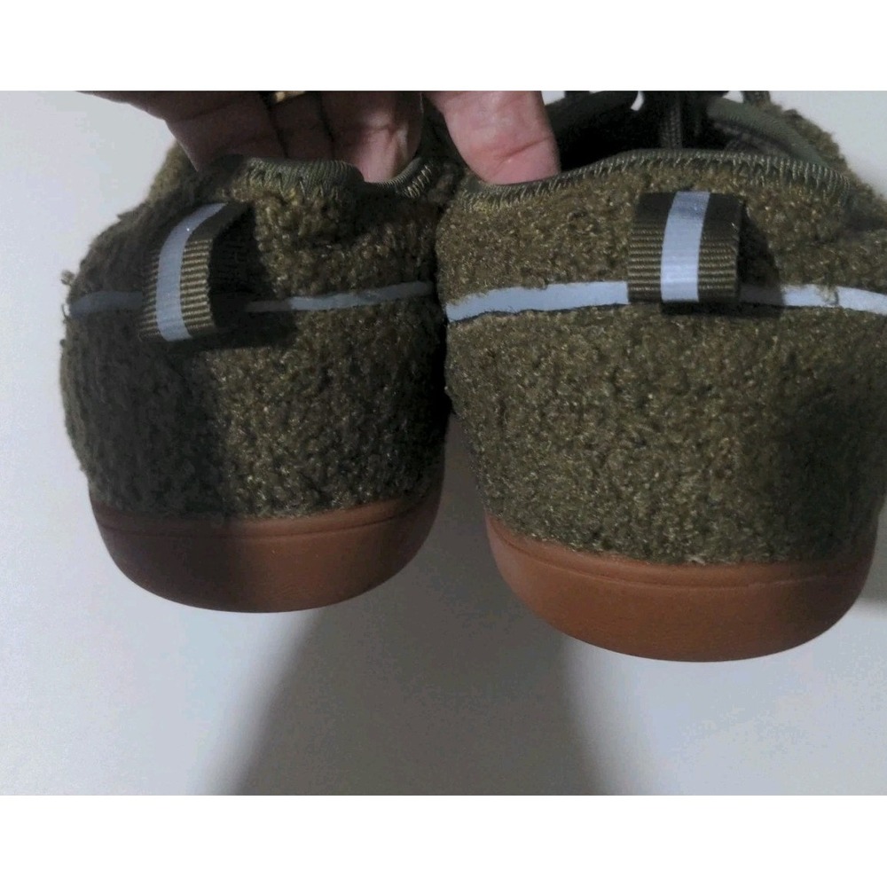 Men's Slip On Light Green Walking Shoes. Size 10 NWT - Picture 4 of 6